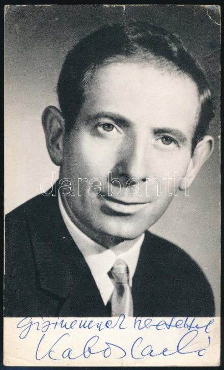 Kabos László (1923-2004) Jászai Mari-díjas színész autográf aláírása őt ábrázoló fotón, 14x8,5 cm