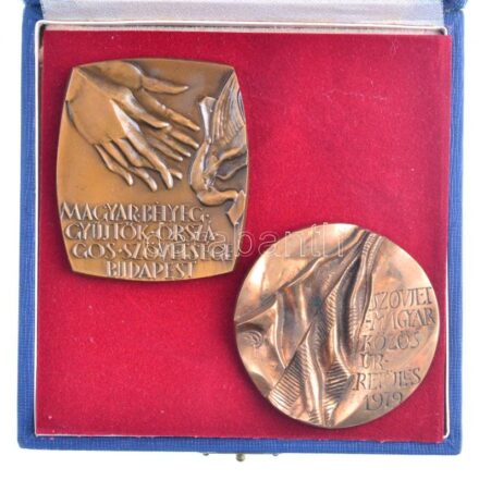 Asszonyi Tamás (1942-) 1980. 'Szovjet-magyar közös űrrepülés 1980' egyoldalas Br plakett jelzés nélkül (59mm) + 1980. 'Magyar Bélyeggyűjtők Országos Szövetsége / Magyarország-Belgium 1980' Br emlékérem (65x55,5mm), a két