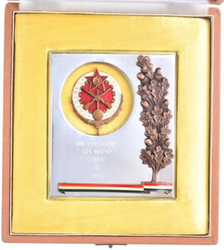1968. 'Hadsereg Bajnokság - MN Lőverseny GPI. Mozgó Csapat III. 1968' részben zománcozott fém díjplakett, eredeti tokban, beragasztva (102x88mm) T:1-