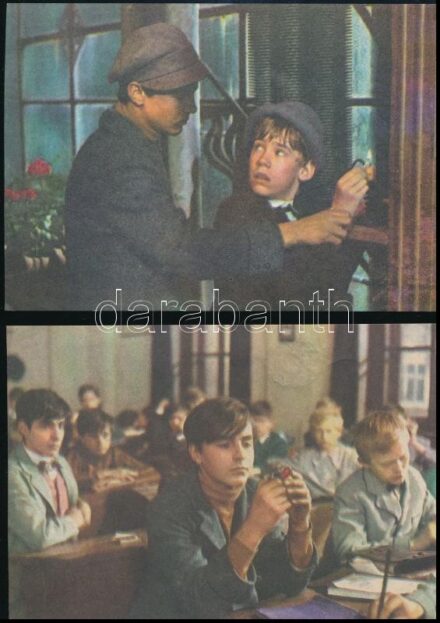 cca 1969 A Pál utcai fiúk c. magyar-amerikai film jelenetei (rendező: Fábri Zoltán), 2 db színes fotóval illusztrált MOKÉP reklámnyomtatvány, az egyiken kisebb sérülés, 14x10 cm