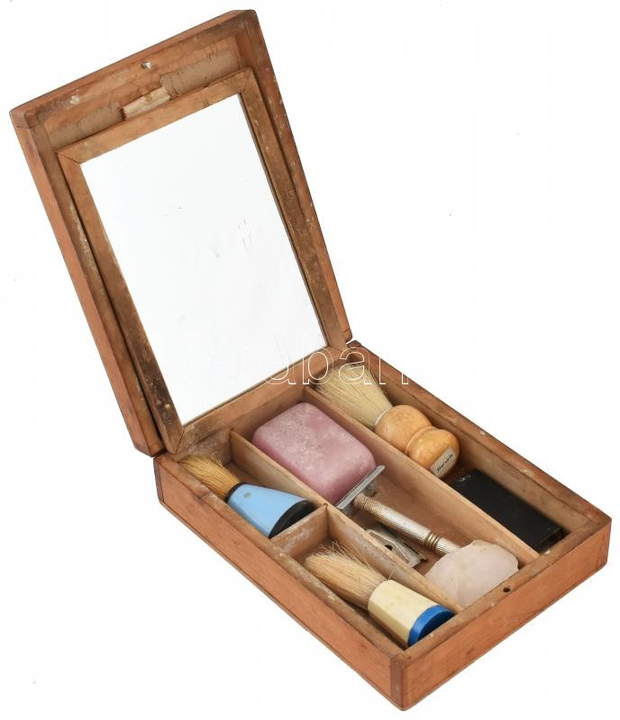 Borotválkozó készlet, fa dobozban, tükmörrel, 21x15,5x5,5cm