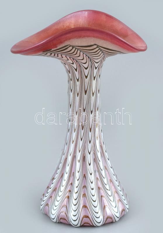 Loetz Austria jelzéssel: Díszváza. Fújt üveg, überfangglas, fésűs technikával díszített, irizáló réteggel. Kopásnyomokkal. m: 23 cm