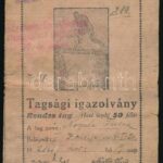 1921 Magyarországi Munkások Gyermekbarát Egyesülete tagsági igazolvány tagsági bélyegekkel. Sérült.