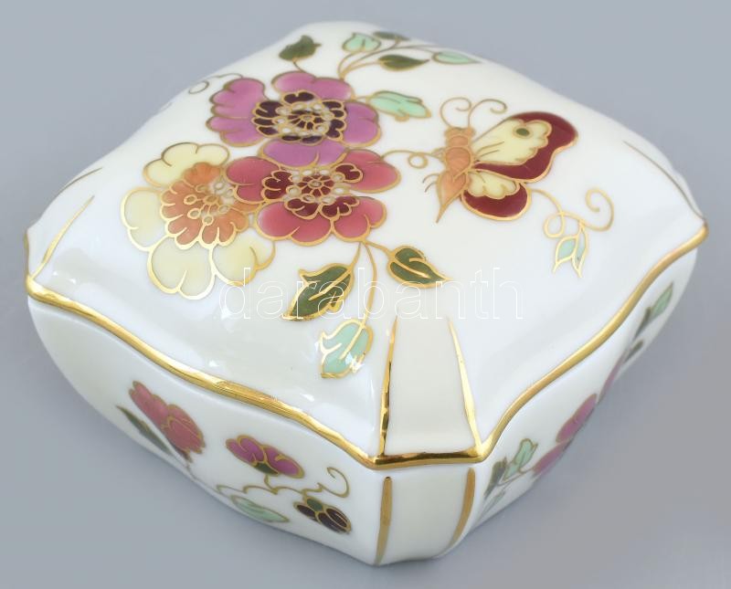 Zsolnay porcelán pillangó mintás bonbonier. Kézzel festett, jelzett, hibátlan. 8x8 cm