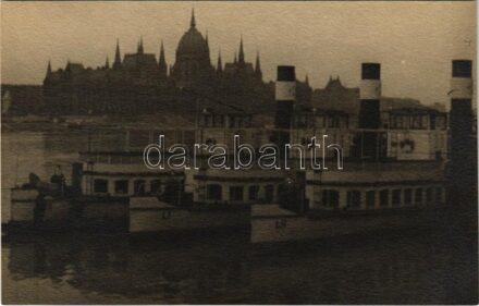 Budapest V. Országház, Parlament, 'LIII', 'LII' és 'LI' sétahajók. photo