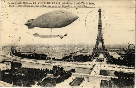 1909 La Ville de Paris, Le Dirigeable Militaire descendant le cours de la Seine, passe devant la Tour Eiffel, vue prise du Trocadéro / French military airship (EK)