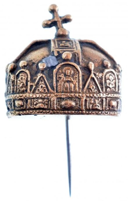 ~1930-1940. A Szent Koronát ábrázoló Br jelvény (23x23mm) T:2