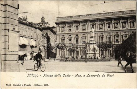 1910 Milano, Milan; Piazza della Scala, Monumento a Leonardo da Vinci / square, monument, man with bicycle (fl)