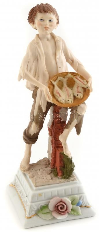 Capodimonte hal árus fiú. Kézzel festett, jelzett, részben biszkvit porcelán, hibátlan. m: 24 cm