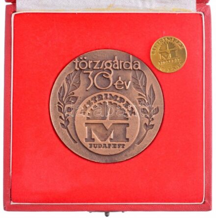 DN 'Metrimpex 30 éves törzsgárda' egyoldalas Br emlékplakett, hátoldalán gravírozva, kitűzővel, eredeti tokban (70mm) T:1- ph