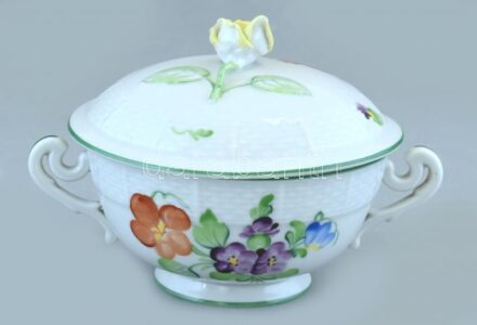 Herendi Tertia Bouillon csésze, kézzel festett porcelán, kopásnyomokkal, jelzett, rózsán apró lepattanások, m:10