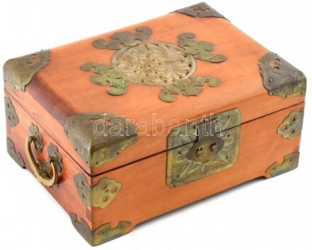 Kínai jádeberakásos fa ékszeres, doboz, kopott, 23x17x11cm