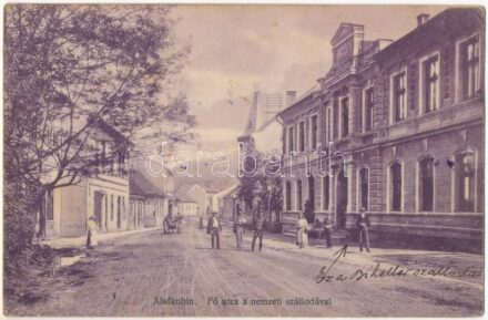 1913 Alsókubin, Dolny Kubín; Fő utca a Nemzeti szállodával. Ferencz Adolf kiadása / main street, hotel (tűnyomok / pin marks)