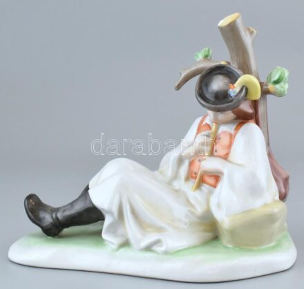 Zsolnay furulyázó juhász, kézzel festett, jelzett, apró kopásnyomokkal, m: 19 cm, h:21 cm