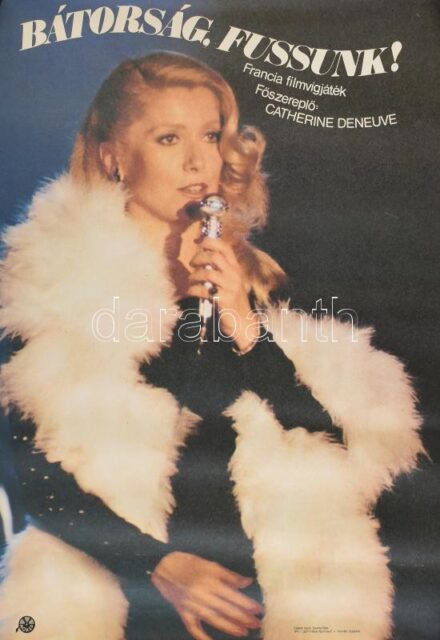 cca 1979 Bátorság, fussunk! c. francia film, MOKÉP plakát, feltekerve, 69x49 cm