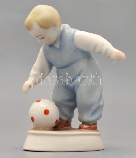 Zsolnay porcelán kisfiú labdával, kézzel festett, jelzett, (tervező:Sinkó András), hibátlan, m:11,5 cm