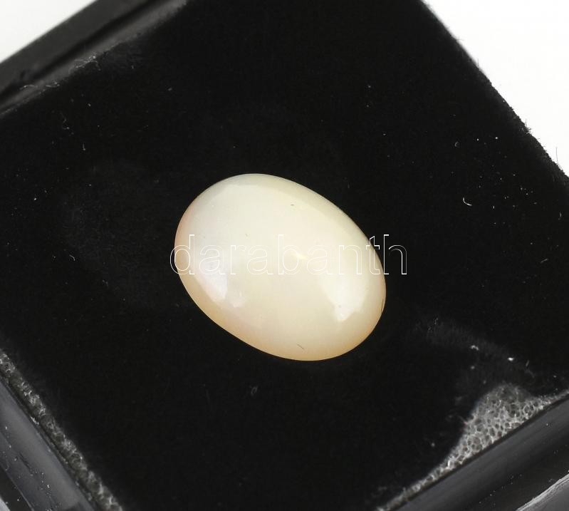 Opál, 1,92 cts, h: 1,2 cm