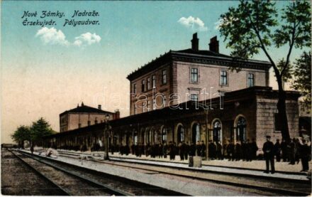 Érsekújvár, Nové Zámky; pályaudvar, vasútállomás / nadraze / railway station