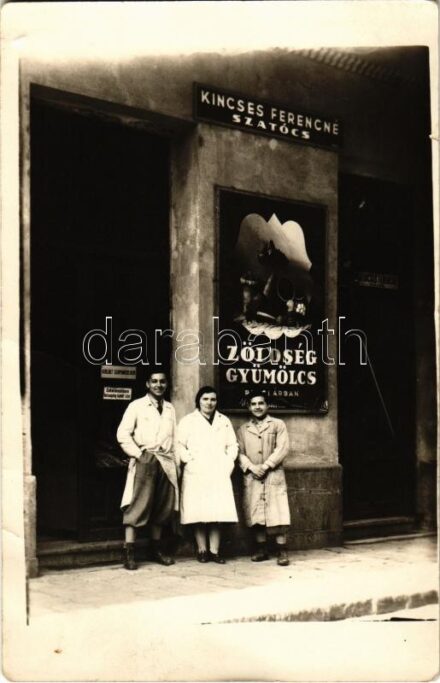 Budapest, Kincses Ferencné szatócs üzlete. photo