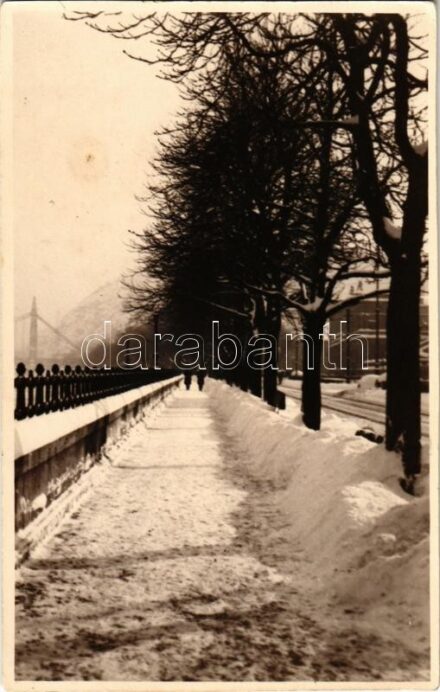 Budapest I. Budai rakpart télen. photo