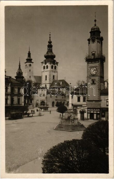 Besztercebánya, Banská Bystrica; Fő tér, gyógyszertár, autóbusz, Szende és Grünwald üzlete / main square, pharmacy, autobus, shops