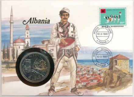 Albánia 1987. 5L Cu-Ni 'Durazzo' érme felbélyegzett borítékban, bélyegzéssel, német nyelvű tájékoztatóval T:1 kis patina Albania 1987. 5 Leke Cu-Ni 'Durazzo' coin in envelope with stamp, cancellation and a German language information