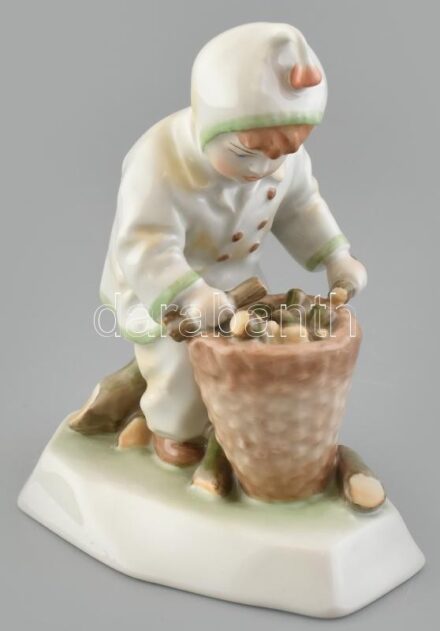 Zsolnay porcelán fát szedő kisfiú, kézzel festett, jelzett, hibátlan, m: 15,5 cm