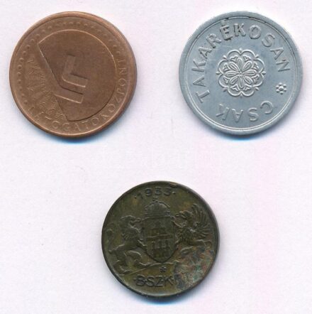 1933. 'BSZKRT / Kisszakaszjegy' Cu + ~1980. 'Csak takarékosan / 5' Al zseton + 2004. 'MNB látogatóközpont' kétoldalas emlékzseton T:2,2-