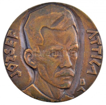 Beck András (1911-1985) 1940. 'József Attila' bronz plakett, dísztokban (77mm) T:2 TP 89.