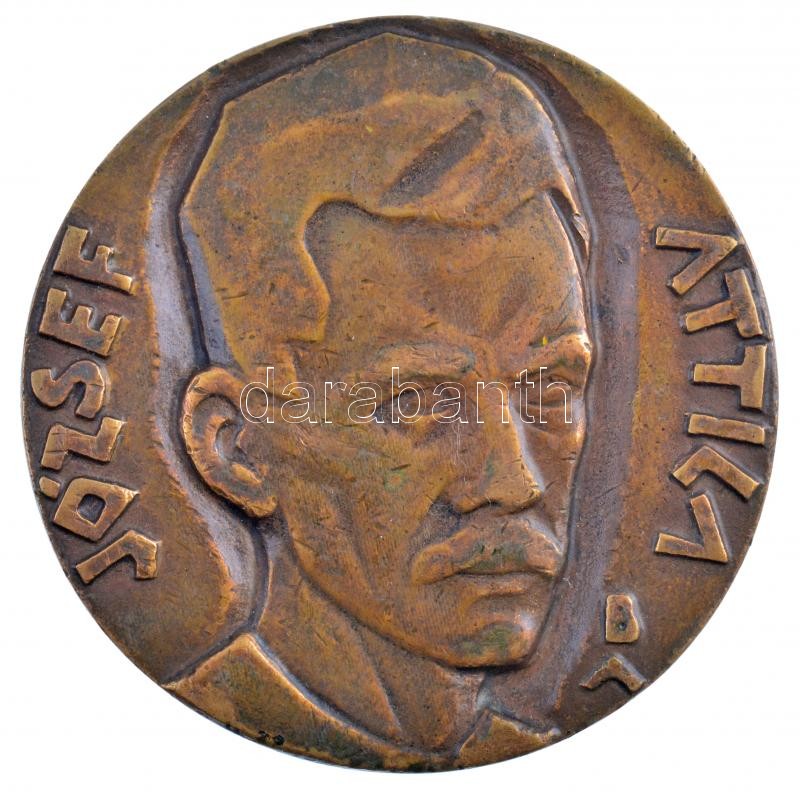 Beck András (1911-1985) 1940. 'József Attila' bronz plakett, dísztokban (77mm) T:2 TP 89.