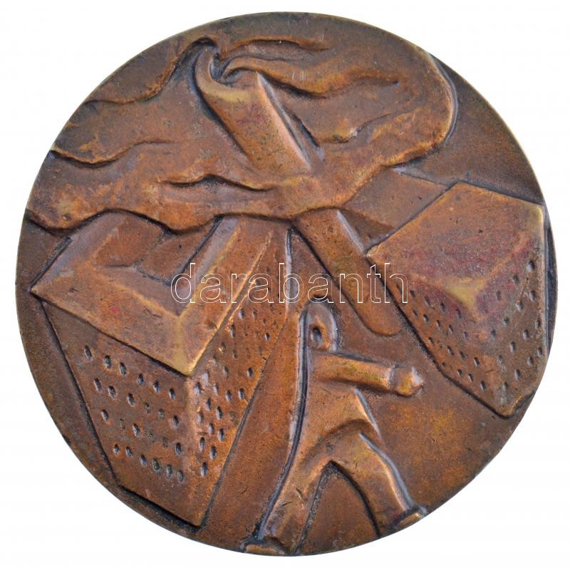 Beck András (1911-1985) 1940. 'József Attila' bronz plakett, dísztokban (77mm) T:2 TP 89. - Image 2