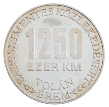 DN '1250 ezer km balesetmentes közlekedésért - Volán Érem' kétoldalas, jelzett Ag emlékérem eredeti tokban, tanúsítvánnyal (31,23g/0.925/42,5mm) T:1 (eredetileg PP) fo., patina