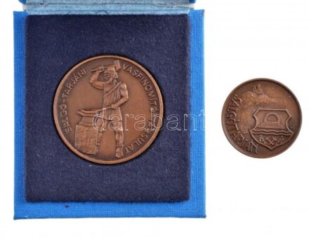 1993. 'Salgó-Tarjáni Vasfinomító Társulat / Salgótarjáni Kohászati Üzemek 1868-1993' kétoldalas Br emlékérem eredeti tokban (42,5mm) + Garamkeszi János (1936-2014) DN 'Salgótarján' kétoldalas Br emlékérem (32mm) T:2 kis patina, ph