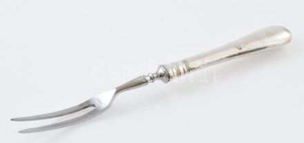 Ezüst (Ag) nyelű húsvilla, jelzett, bruttó: 43g, h:20cm