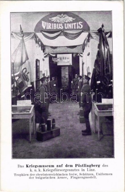 Der Kriegsmuseum auf dem Pöstlingberg des k.u.k. Kriegsfürsorgeamtes in Linz. Trophäen der oberösterreichischen freiw. Schützen, Uniformen der bulgarischen Armee, Flugzeugmodell / WWI Austro-Hungarian K.u.K. military, War Museum in Linz,