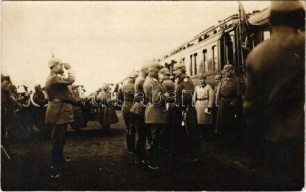 1916 Vilmos német császár megérkezése Wladimir-Wolynszkybe / WWI German and Austro-Hungarian K.u.K. military, Wilhelm II, German Emperor arrives at the railway station of Volodymyr-Volynskyi, military music band, saluting soldiers and