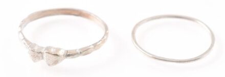 Ezüst(Ag) gyűrű, 2 db, jelzés nélkül, méret: 52, 57, nettó: 1,7 g