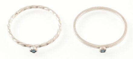 Ezüst(Ag) gyűrű, 2 db, jelzés nélkül, méret: 58, bruttó: 1,8 g