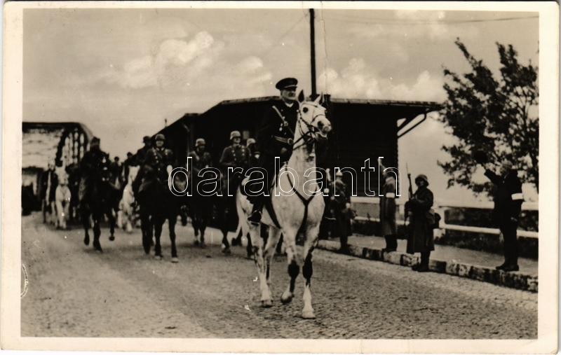 1938 Komárom, Komárno; bevonulás, Horthy Miklós / entry of the Hungarian troops + '1938 Komárom visszatért' So. Stpl. (fa)