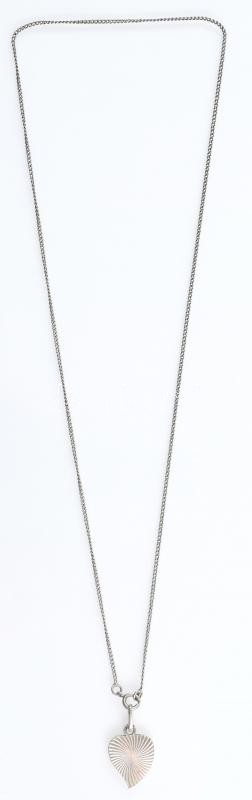 Ezüst(Ag) nyaklánc levél medállal, jelzett, h: 46 cm, nettó: 4,5 g