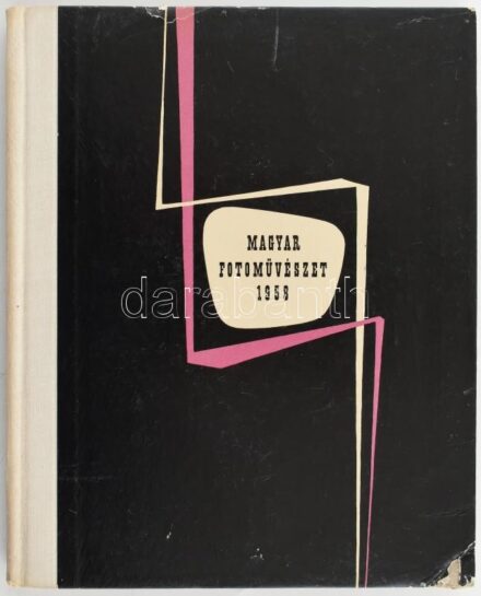 Magyar fotoművészet 1958. Szerk.: Vadas Ernő. Bp., 1958, Képzőművészeti Alap Kiadóvállalata. Gazdag fekete-fehér képanyaggal, számos érdekes fotóval illusztrálva. Magyar, német és angol nyelven. Benne mellékletként képjegyzék a