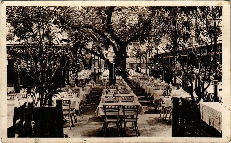 Budapest VI. 1858 óta fennálló vendéglő a 'Kéményseprő'-höz, kert. Aréna út 106. (ma Dózsa György út) (fl)