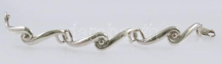 Ezüst(Ag) ívelt elemes karkötő, jelzett, h: 18 cm, nettó: 29,6 g