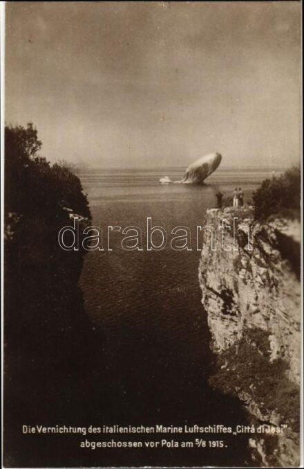 Vernichtung des italienischen Marine Luftschiffes 'Cittá di Jesi' abgeschossen vor Pola am 5/8 1915. K.u.K. Kriegsmarine / WWI Austro-Hungarian Navy, Italian Navy airship 'Citta di Ferrara' destroyed by an Austro-Hungarian Navy seaplane, naval