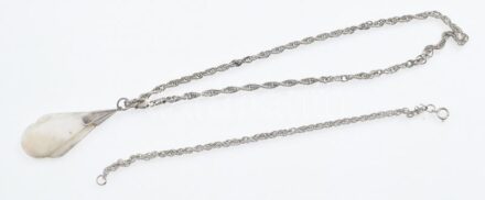 Ezüst (Ag) nyaklánc (gyöngyház medállal) és karkötő, jelzett, h:19,5-38cm, bruttó: 18,5g