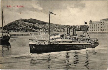 Split, Spalato; 'Prinz Hohenlohe' gőzhajó távozik a kikötőből / steamship