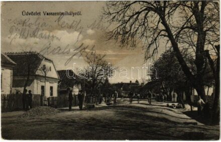 Vasszentmihály, utca, férfiak kerékpárral (EK)