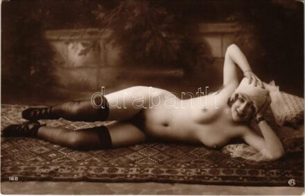 Erotikus meztelen hölgy / Erotic nude lady (non PC)