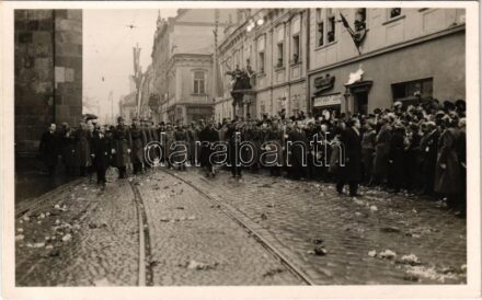 1938 Kassa, Kosice; bevonulás, Horthy Miklós és felesége Purgly Magdolna, Kemény Gy. üzlete, 'Éljen Horthy! Éljen Imrédy! Éljen Kánya!' / entry of the Hungarian troops