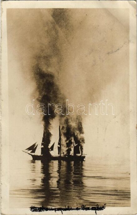 1917 Égő fregatt / K.u.K. Kriegsmarine / Austro-Hungarian Navy, burning screw frigate. photo + 'Zensuriert S.M.S. Viribus UNitis' (EK)